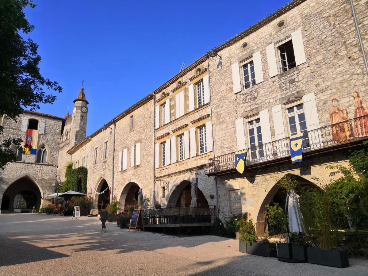 Maison De Charme Spacieuse, Terrasse Et Vue Sur La Place Monflanquin Exterior foto